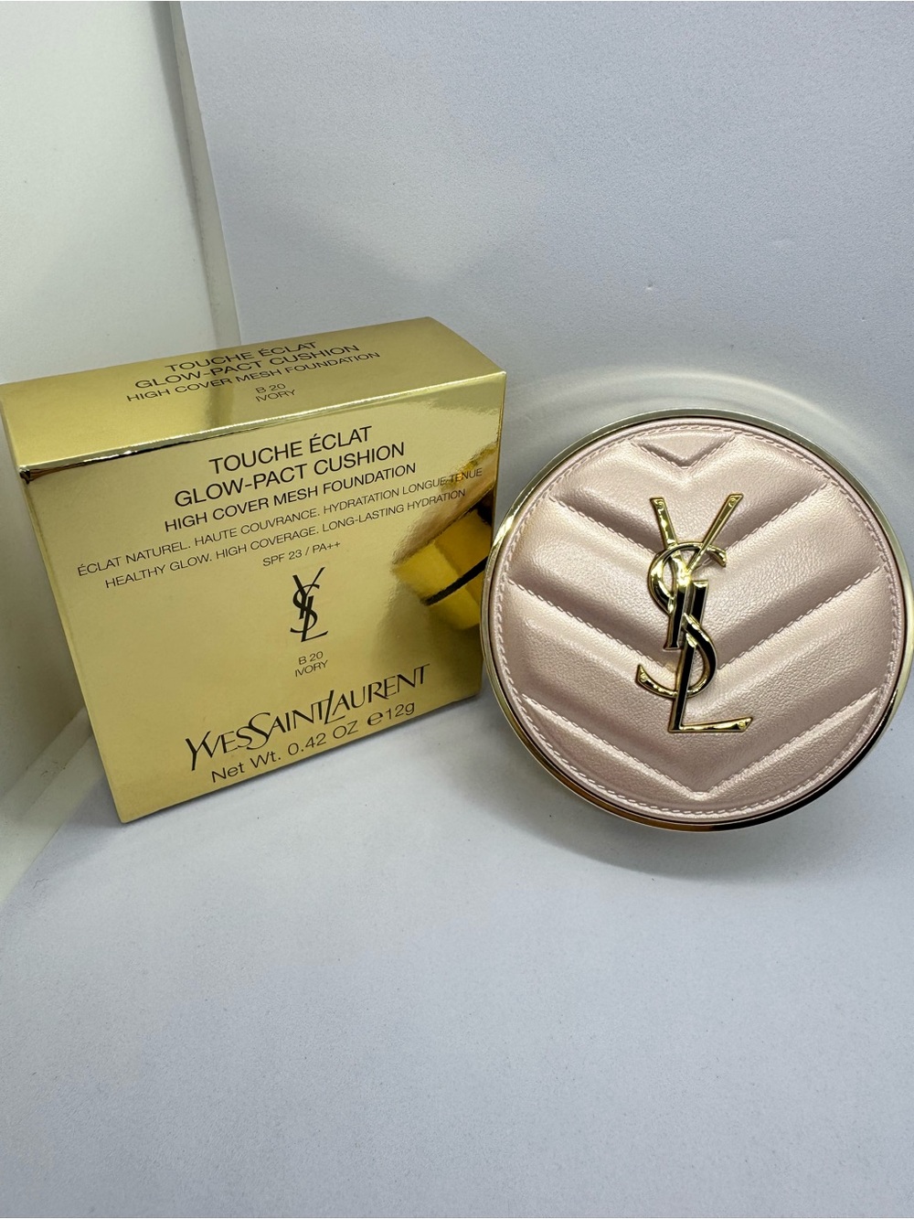Yves Saint Laurent Quilted Pink & Gold Glow-Pact Cushion Compact - Picture 5 of 5